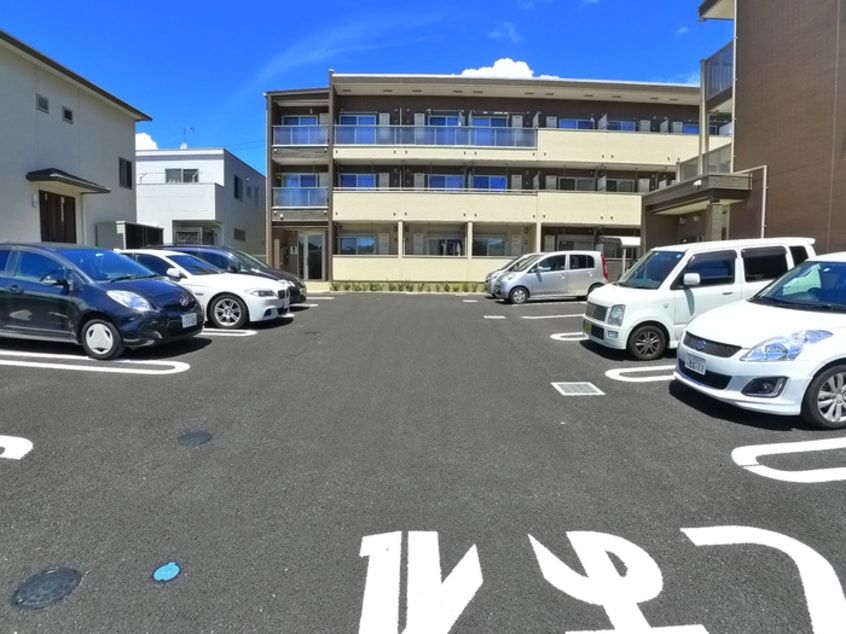 駐車場 ラ　ラ　トマートＢ