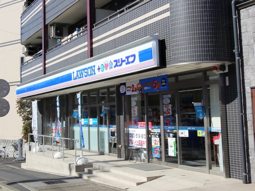 ローソン+スリーエフ(コンビニ)まで150m コンフォ－トアベニュ－