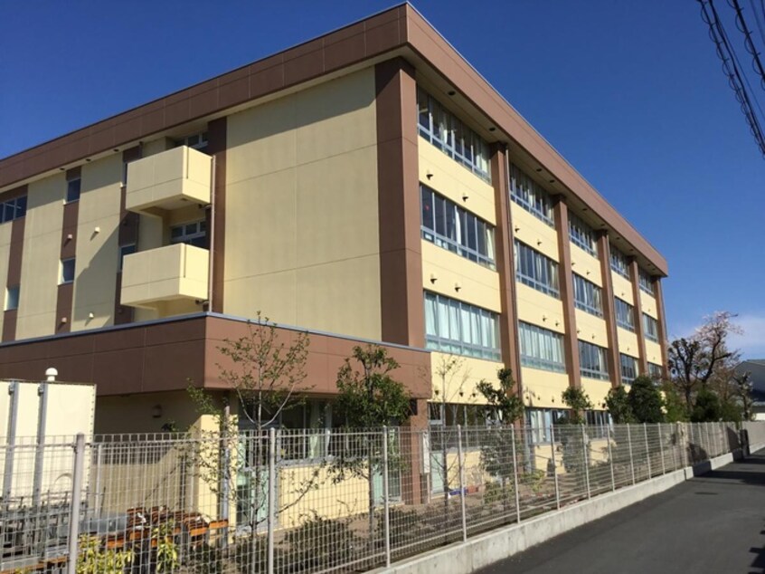 稲城市立稲城第一小学校(小学校)まで110m ドミールパーク