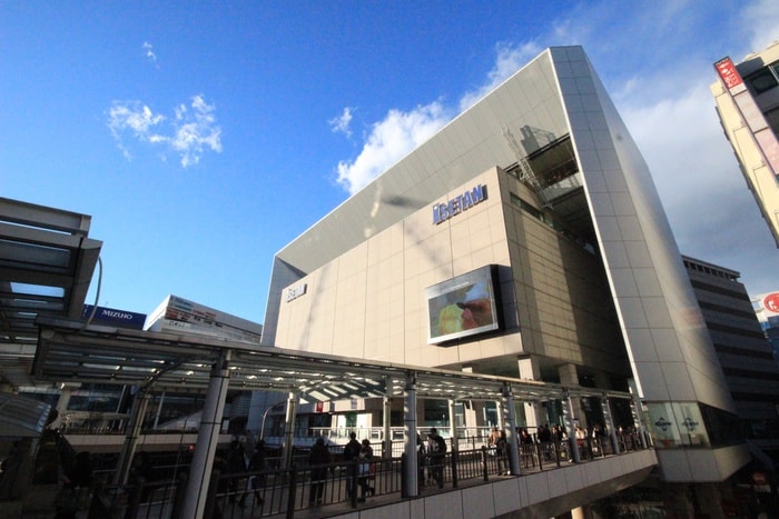 伊勢丹立川店(デパート)まで800m レジス立川高松町