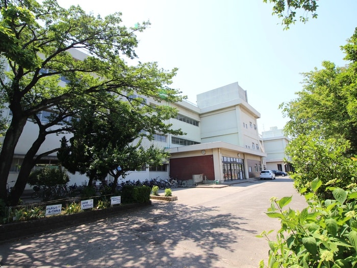 共和小学校(小学校)まで712m グラン・クレール