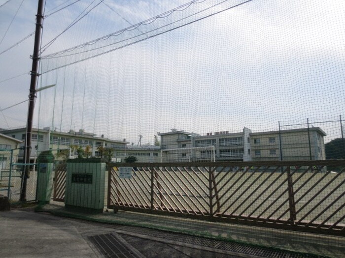 長沢中学校(中学校/中等教育学校)まで350m Ｖｉｌｌａ　Ｇｌａｎｚ