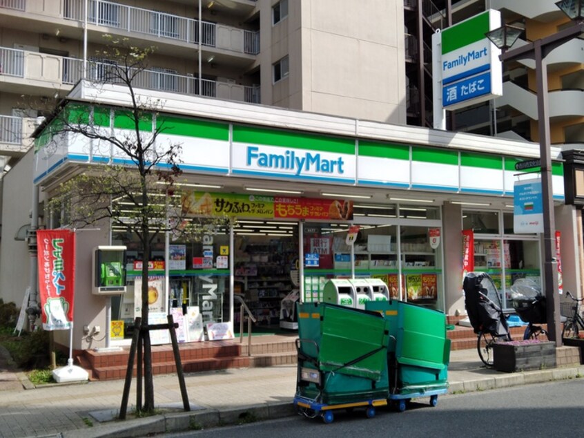ファミリーマート(コンビニ)まで21m パレスフイ－ルド南八幡