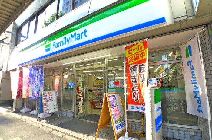 ファミリーマート(コンビニ)まで78m センテニアルタワー