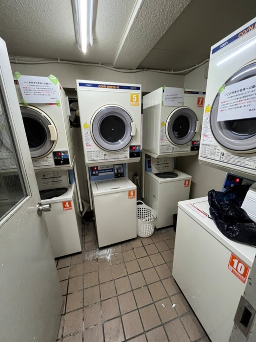 洗濯機置場 メゾン・ド・エトレ－ヌ(1101)