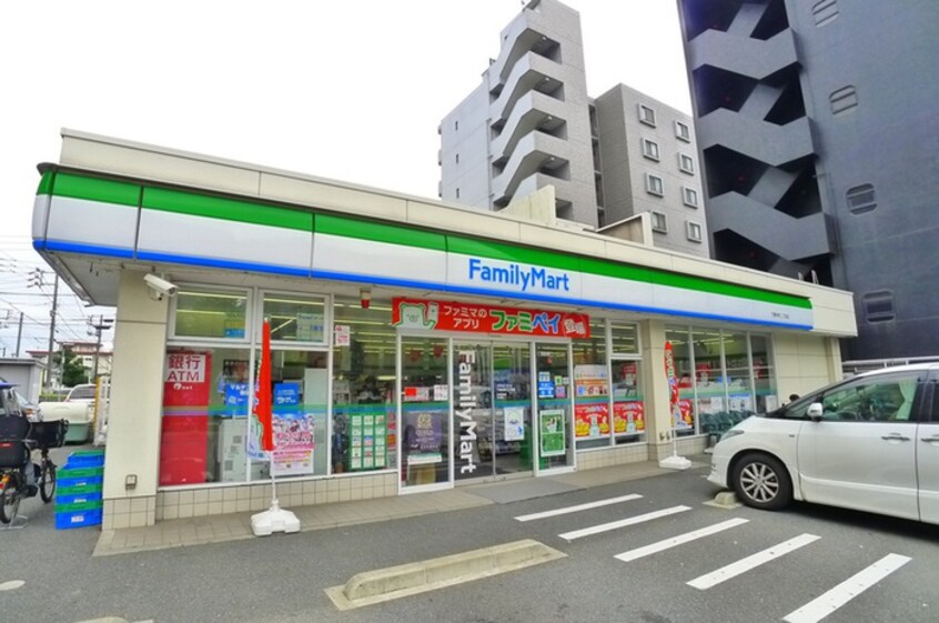 ファミリーマート(コンビニ)まで500m Lusso 東本町