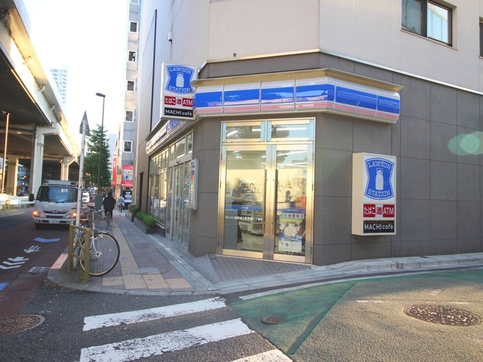 ローソン世田谷三軒茶屋二丁目店(コンビニ)まで132m メゾン・カトー