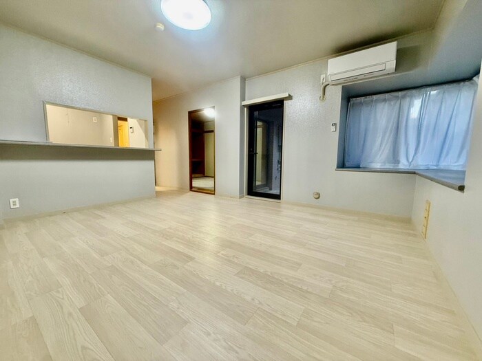 居室 リズ市川平田