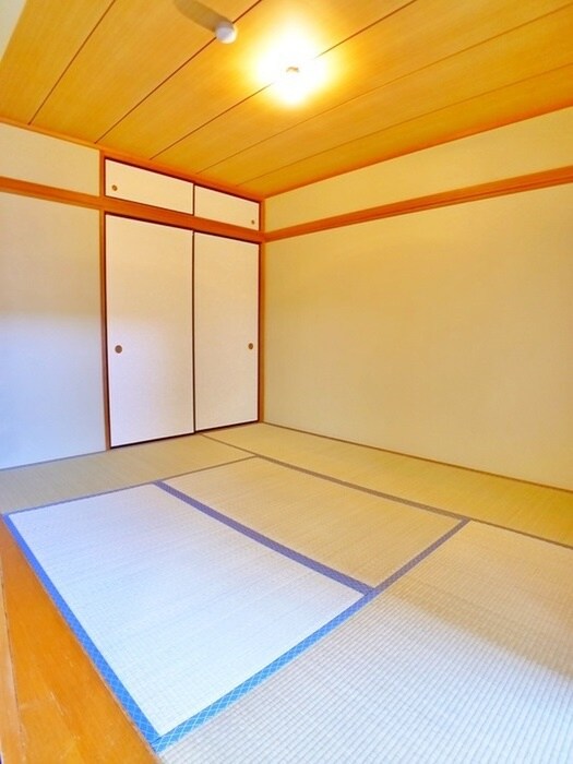 居室 リズ市川平田