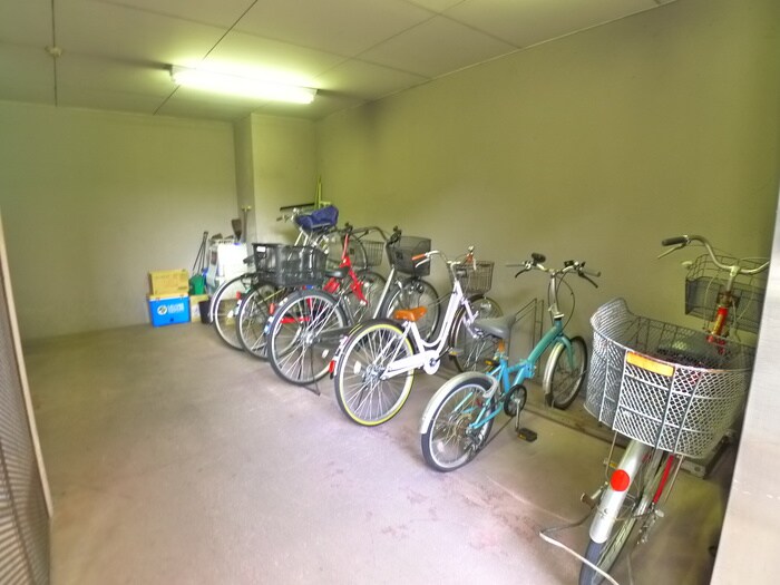 駐輪場 リズ市川平田