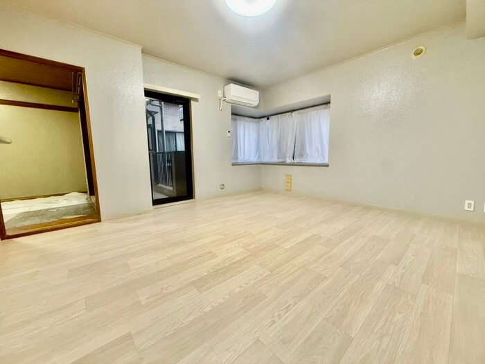 居室 リズ市川平田