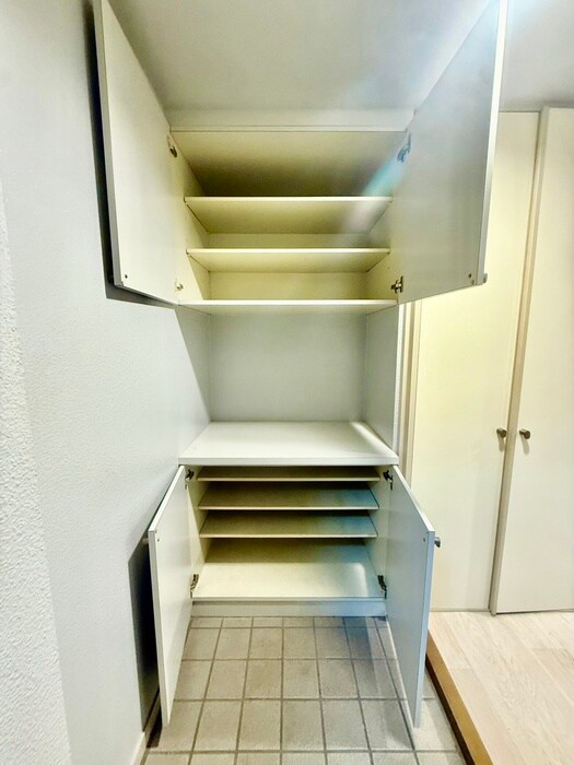 靴箱 リズ市川平田