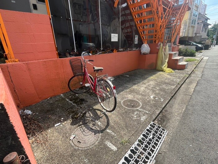 駐輪場 コーポなかやま