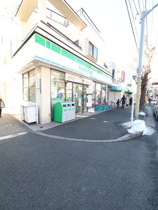 ファミリーマート 北区上十条一丁目店(コンビニ)まで130m 興和第2コーポ