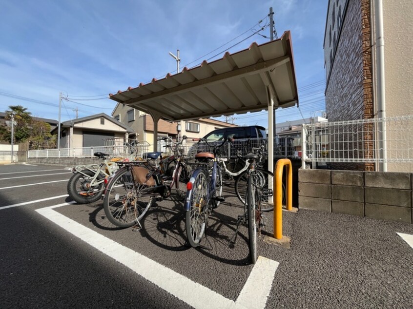 駐輪場 グリ－ンビラ足立
