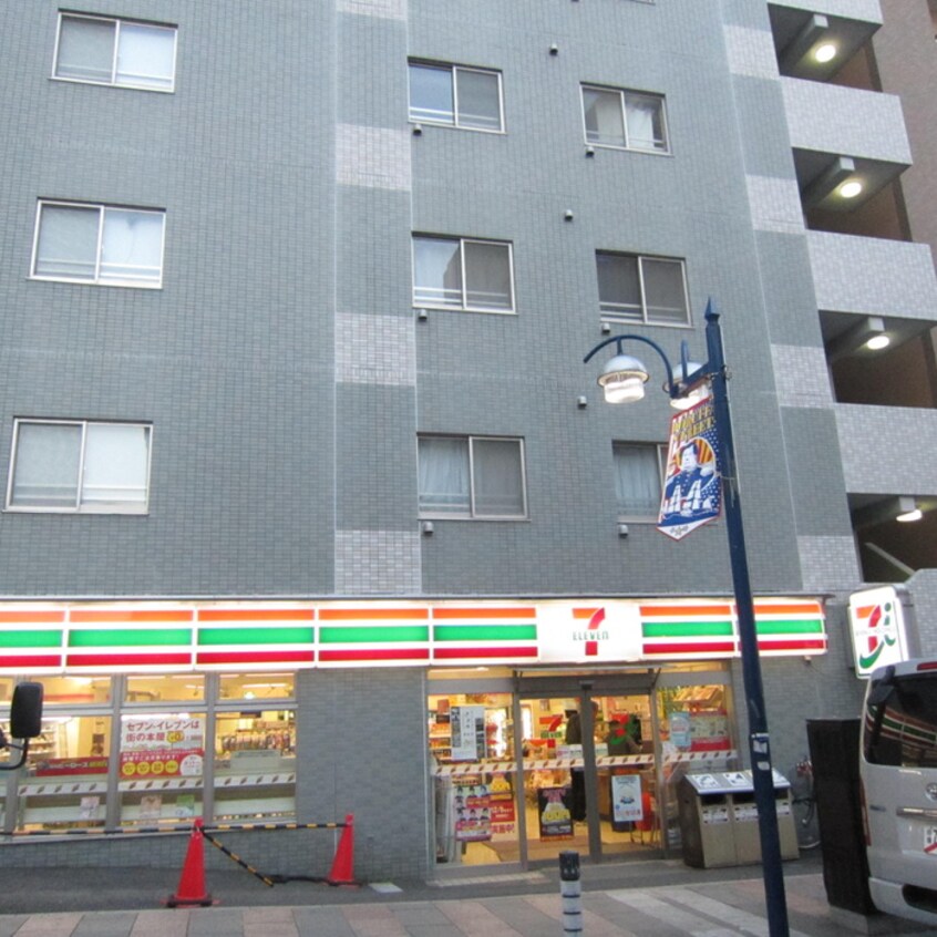 横須賀本町2丁目店(コンビニ)まで1000m 横須賀中央ﾀﾞｲｶﾝﾌﾟﾗｻﾞｼﾃｨ１(208)