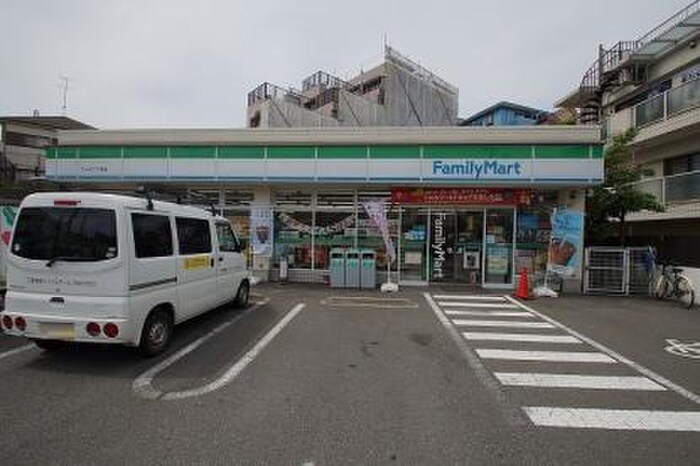 ファミリーマート 六ッ川二丁目店(コンビニ)まで800m サングレージュⅡ
