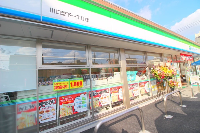 ファミリーマート(コンビニ)まで170m ハイネス・トモエ