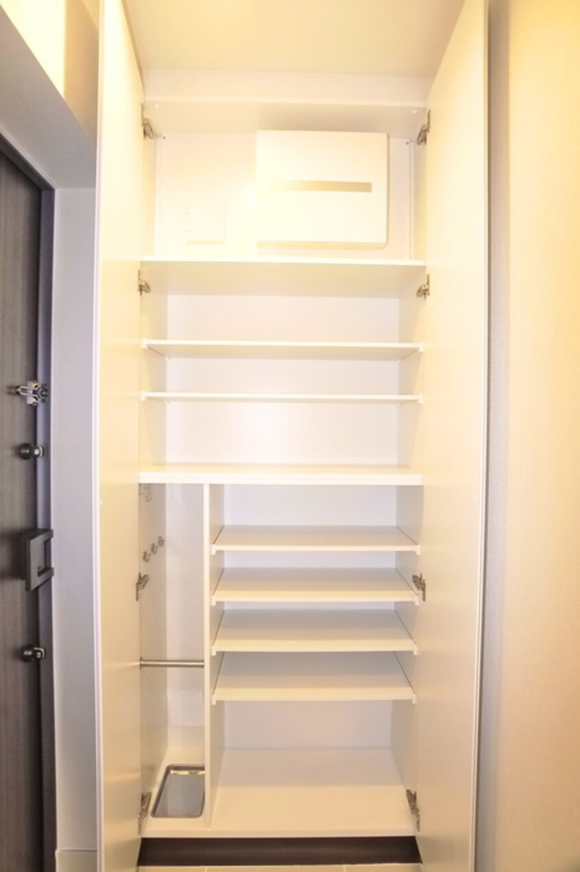 靴箱 コンフォリア新御徒町