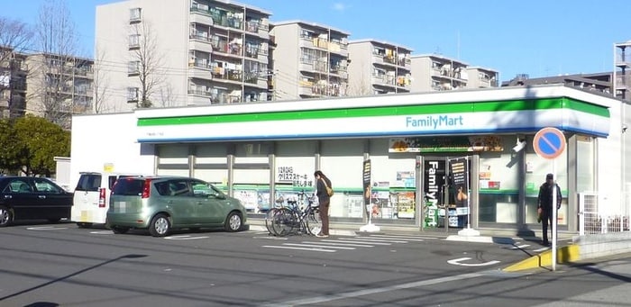 ファミリーマート(コンビニ)まで400m ネクサス千間台