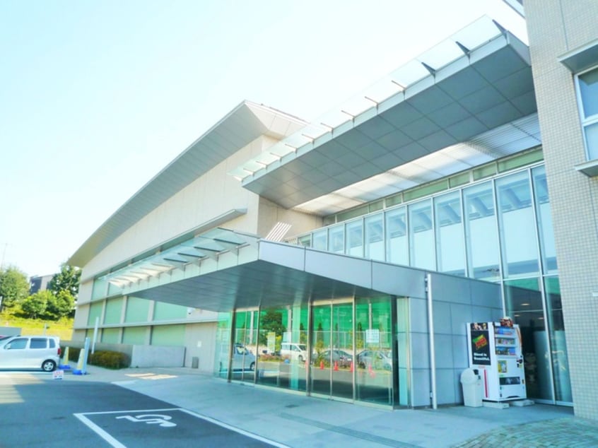 川口市立戸塚スポーツセンター(公園)まで980m ロイヤルヒルズＫＯＩＺＵＭＩ