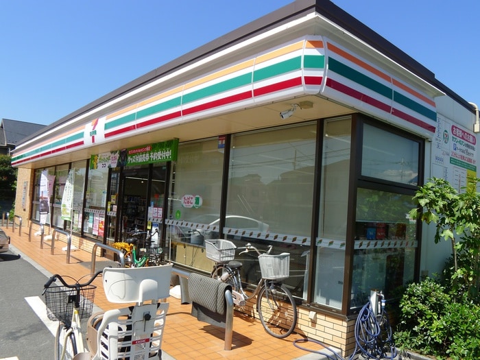 セブンイレブン(コンビニ)まで124m グランデパール北小岩