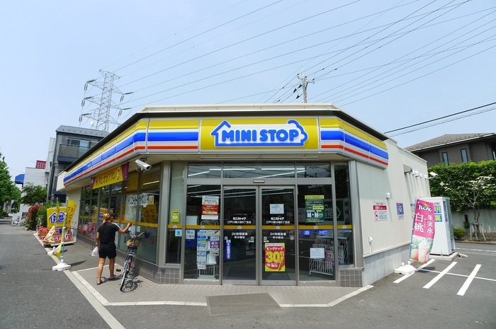 ミニストップ(コンビニ)まで296m カーサ・フジ