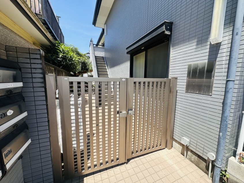 エントランス部分 メープルヒルズ