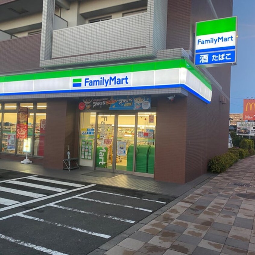 ファミリーマート 辻堂神台店(コンビニ)まで600m ラ・ヴィレッタ茅ヶ崎