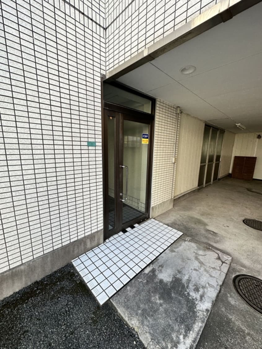 エントランス部分 サンパレス