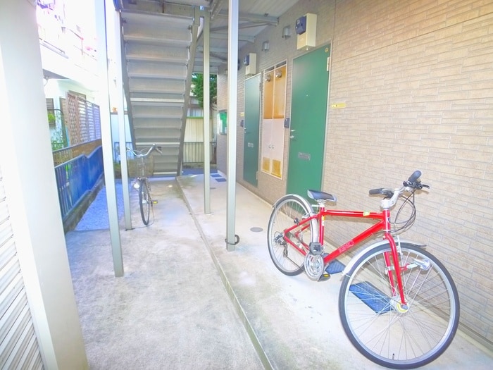 駐輪場 アム－ルコスモ