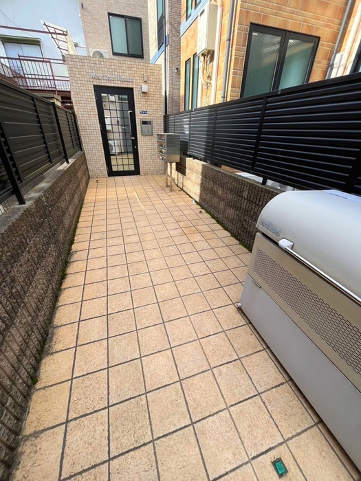 エントランス部分 West Side Waseda