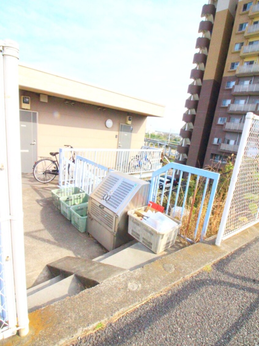 駐輪場 スカイビュ－朝霞イ－スト