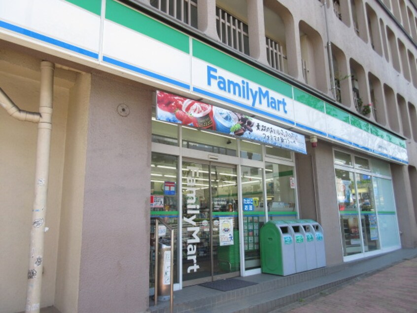 ファミリーマート上池台夫婦坂店(コンビニ)まで102m ラクラス旗の台