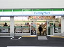 ファミリーマート中野弥生町店(コンビニ)まで72m ニューキャッスル中野新橋