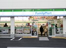 ファミリーマート中野弥生町店(コンビニ)まで72m ニューキャッスル中野新橋