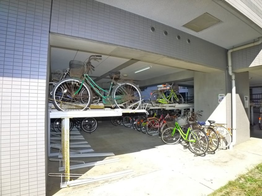 駐輪場 きららベガ