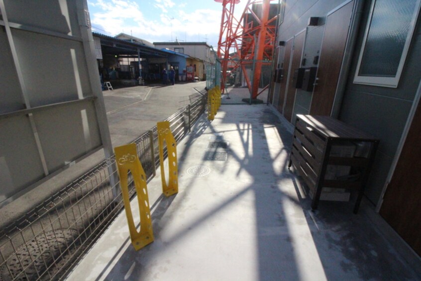 駐輪場 Lysstien