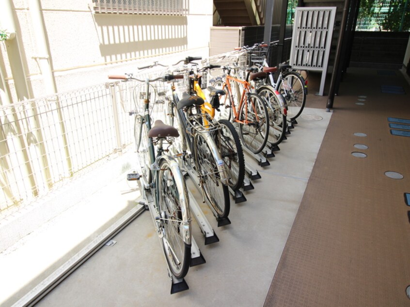 駐輪場 リブリ・桜本