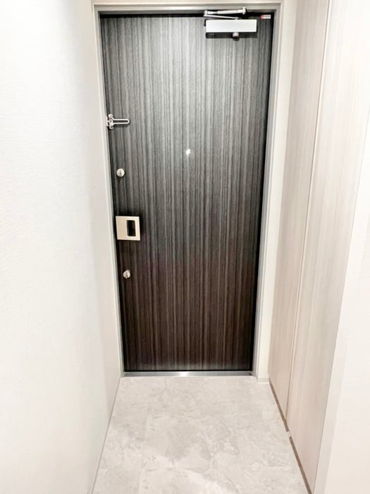 玄関 LUMIEC　HONCHO　WEST