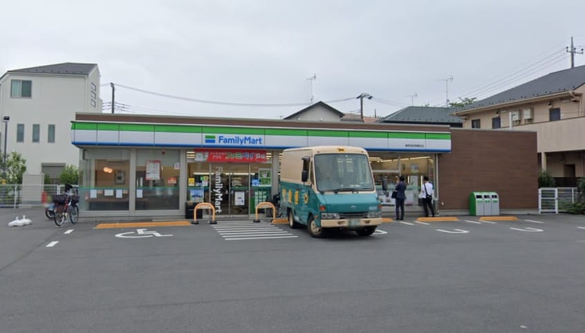 ファミリーマート(コンビニ)まで500m パ－クアヴェニュ－