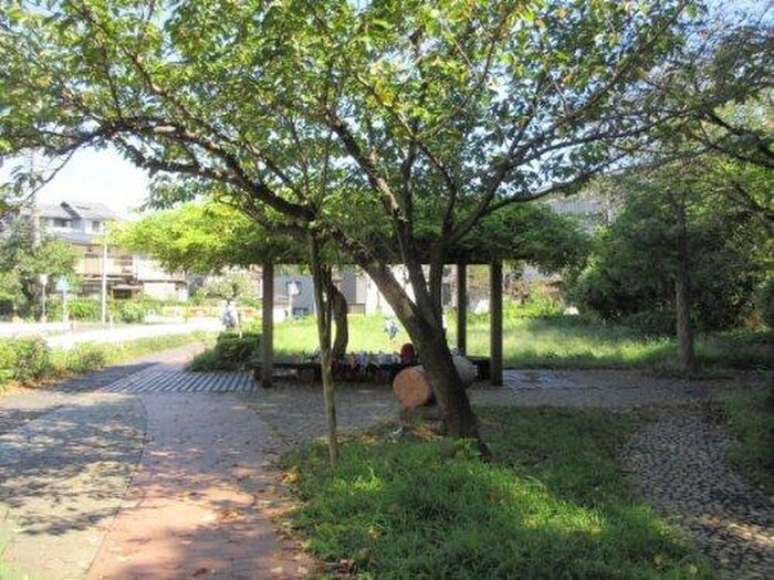 ふれあいせせらぎのみち(公園)まで60m ユナイトシュロスサワ