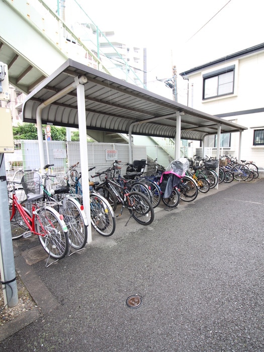 駐輪場 アバンティイスズ