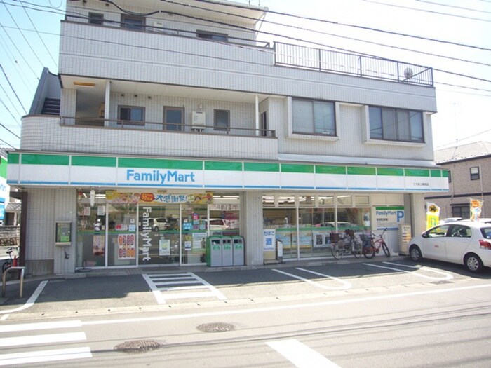 ファミリーマート三河屋上鶴間店(コンビニ)まで215m エステートピアグリーンヒルズ