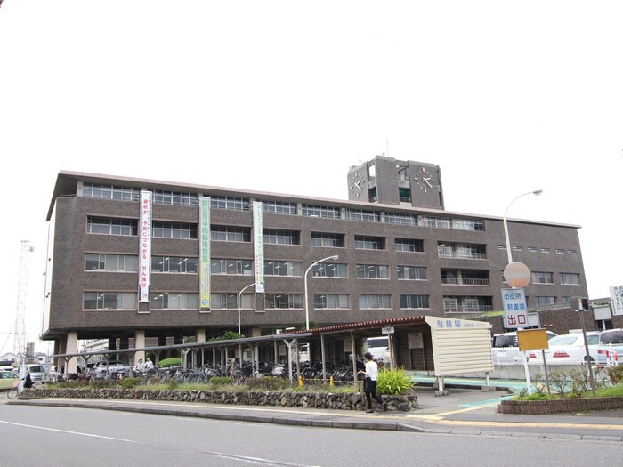 越谷市役所(役所)まで300m 弥生町店舗