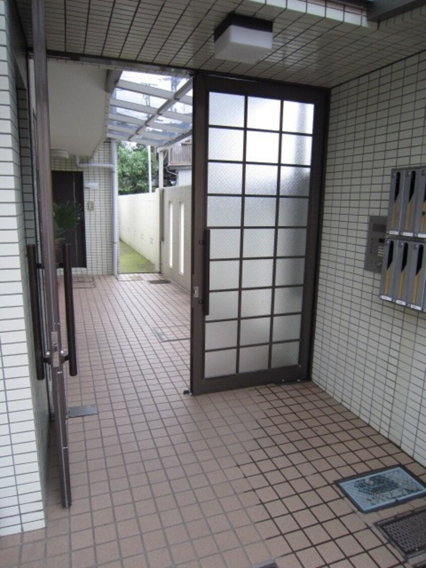 エントランス部分 セントヒルズ高砂(304)