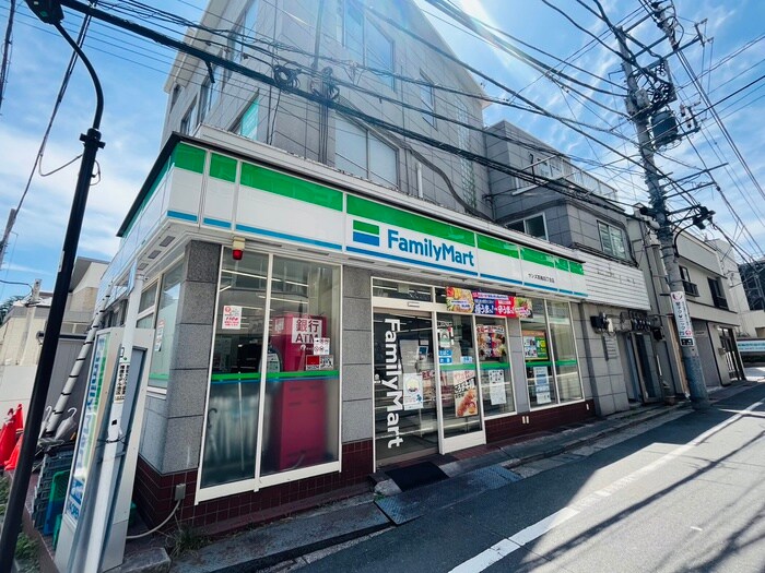 ファミリーマート　サンズ高輪4丁目店(コンビニ)まで10m LA CASA SOLAR