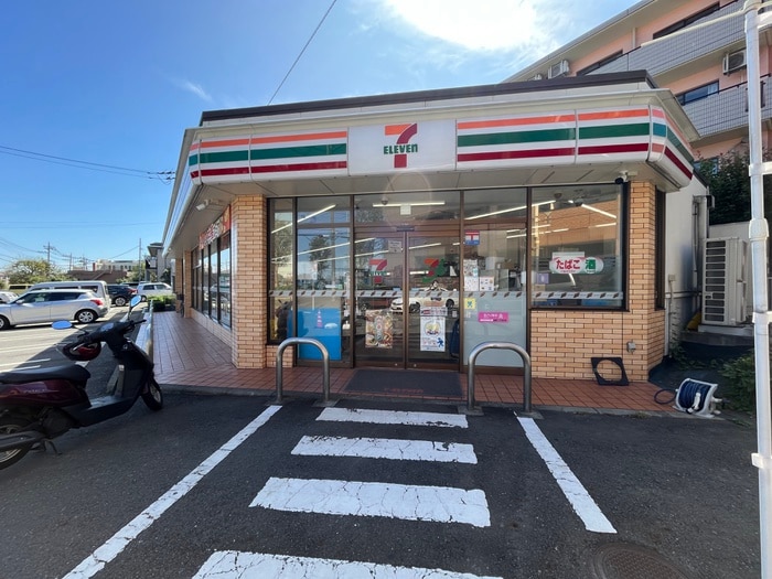 セブンイレブン　横浜十日市場東店(コンビニ)まで555m コンフォート横浜緑