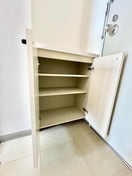靴箱 QU館