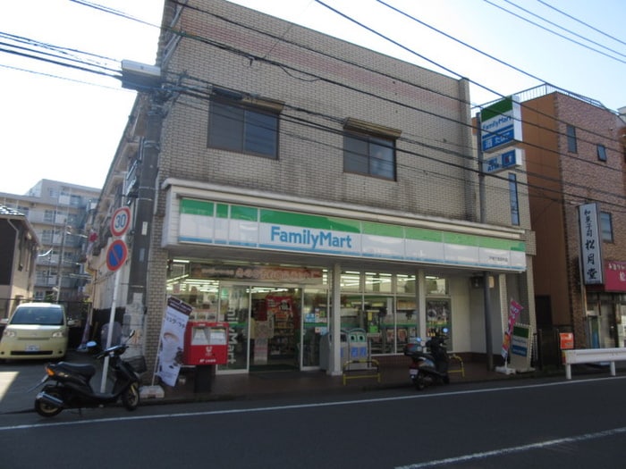 ファミリーマート(コンビニ)まで1100m 稲荷山ハイツ